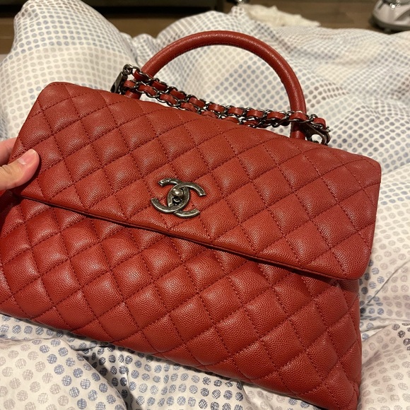 CHANEL Caviar Medium Coco Handle Flap in Red. - Picture 12 of 14